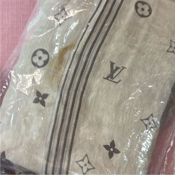 Louis Vuitton Beige Monogram Scarf - Picture 1 of 1